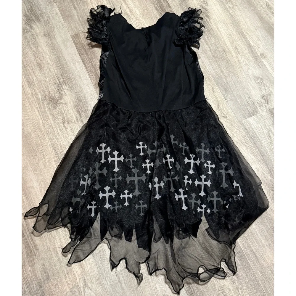 N/A striking dress